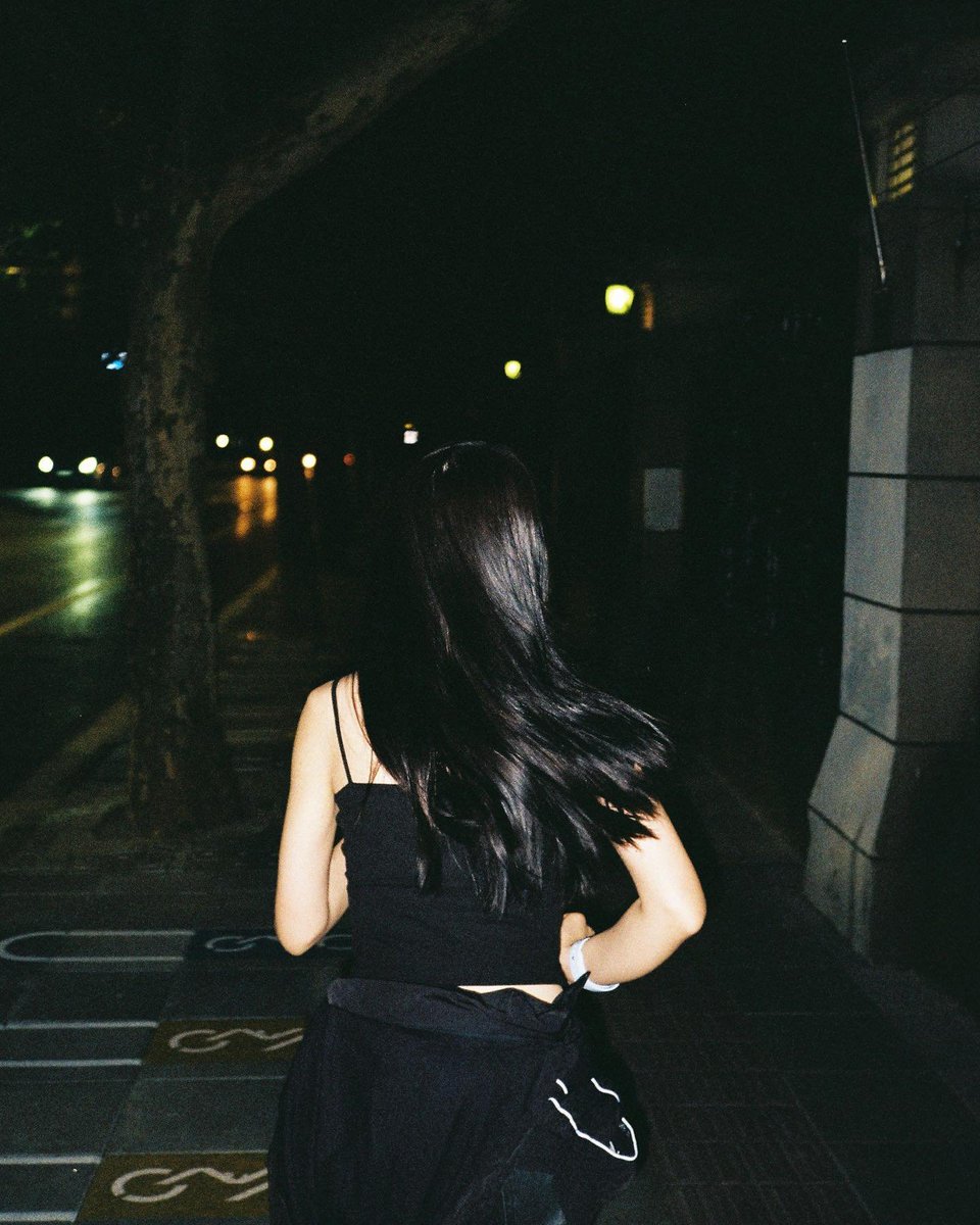 Miaoyid's tweet photo. Just out for a night run, letting the cool air do its thing while I forget about everything else for a while. https://t.co/1v8ExSEcb5