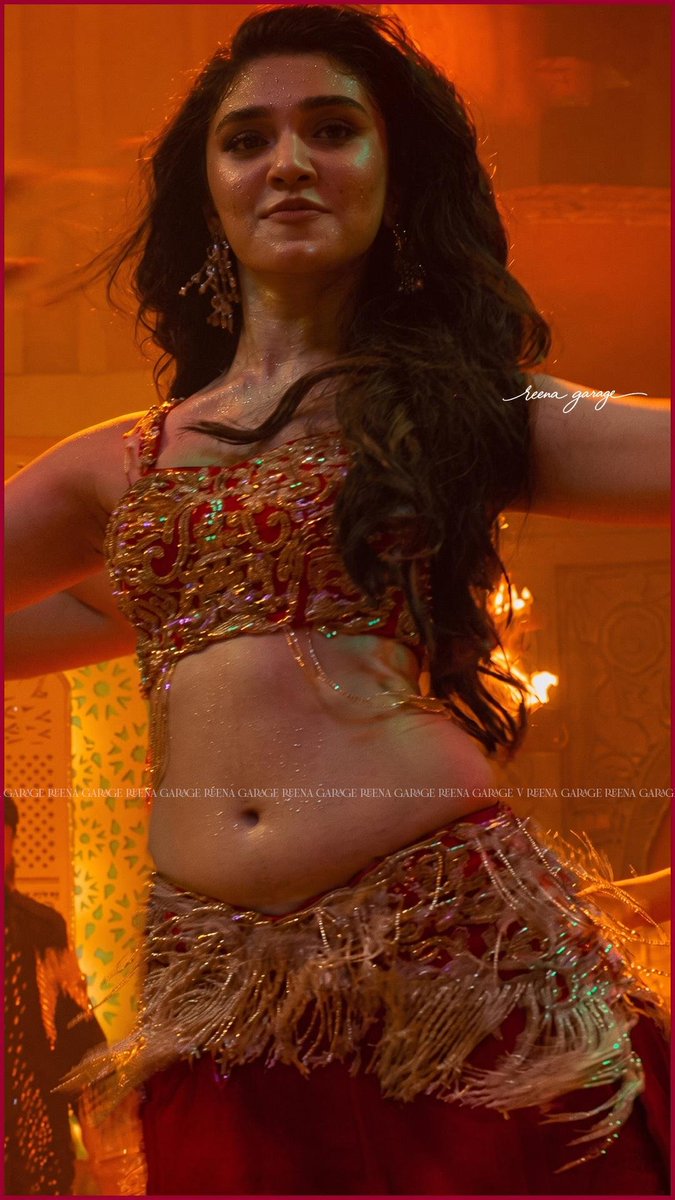 Omega191918's tweet photo. Krithi Shetty making “Abdi” a feast for the eyes with her sultry moves and magnetic charm. 🔥🥵

#KrithiShetty #Abdi #SouthIndianCinema #Tollywood #Glamour #Trending #Viral #X https://t.co/uyoGtvQdtL