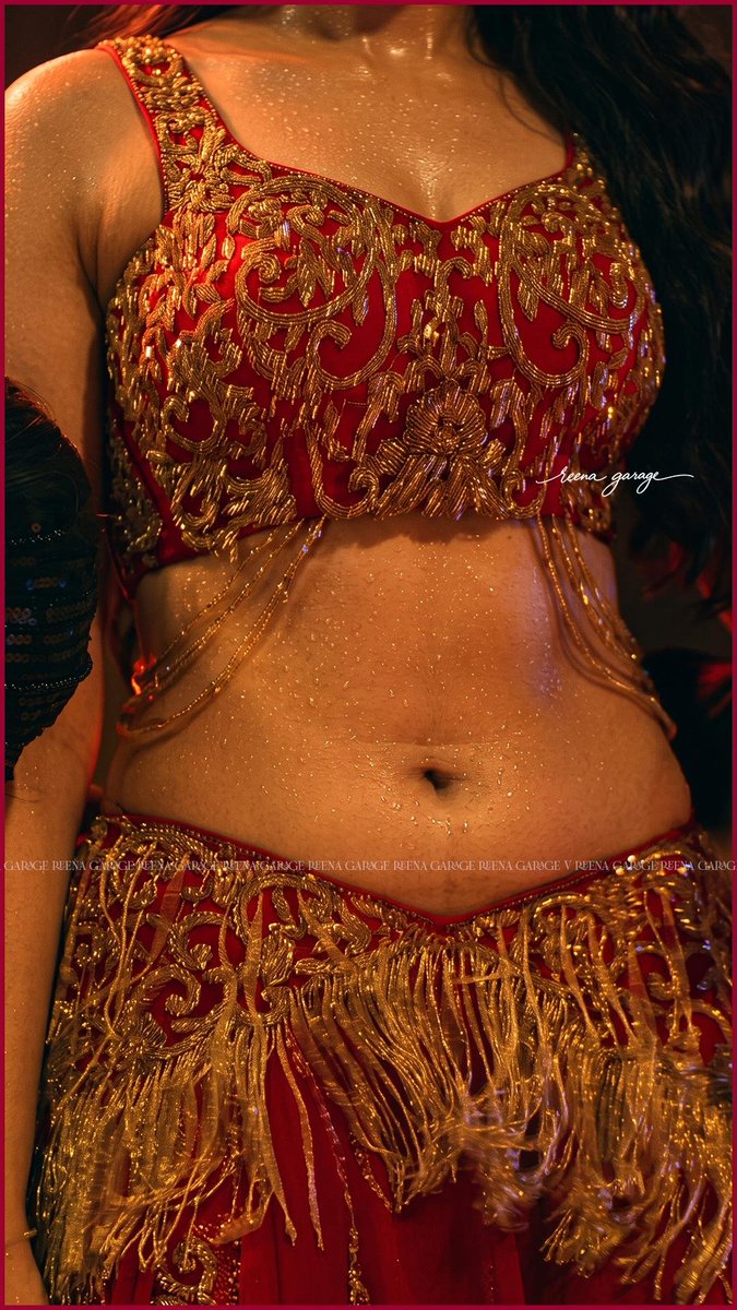 Omega191918's tweet photo. Krithi Shetty making “Abdi” a feast for the eyes with her sultry moves and magnetic charm. 🔥🥵

#KrithiShetty #Abdi #SouthIndianCinema #Tollywood #Glamour #Trending #Viral #X https://t.co/uyoGtvQdtL