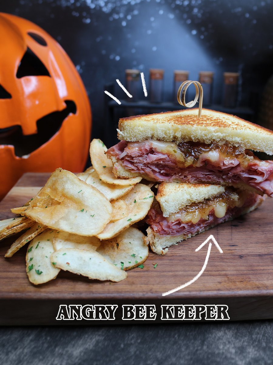 KingsIslandPR's tweet photo. Fall food is officially HERE! 🍁🎃 From cozy flavors to seasonal favorites, we're serving up autumn vibes during tricks and treats all around the park.

Check out where you can find our new offerings HERE 🔗 https://t.co/BYTmOckisR

Tag someone who needs to join you for a fall food tour at Kings Island!