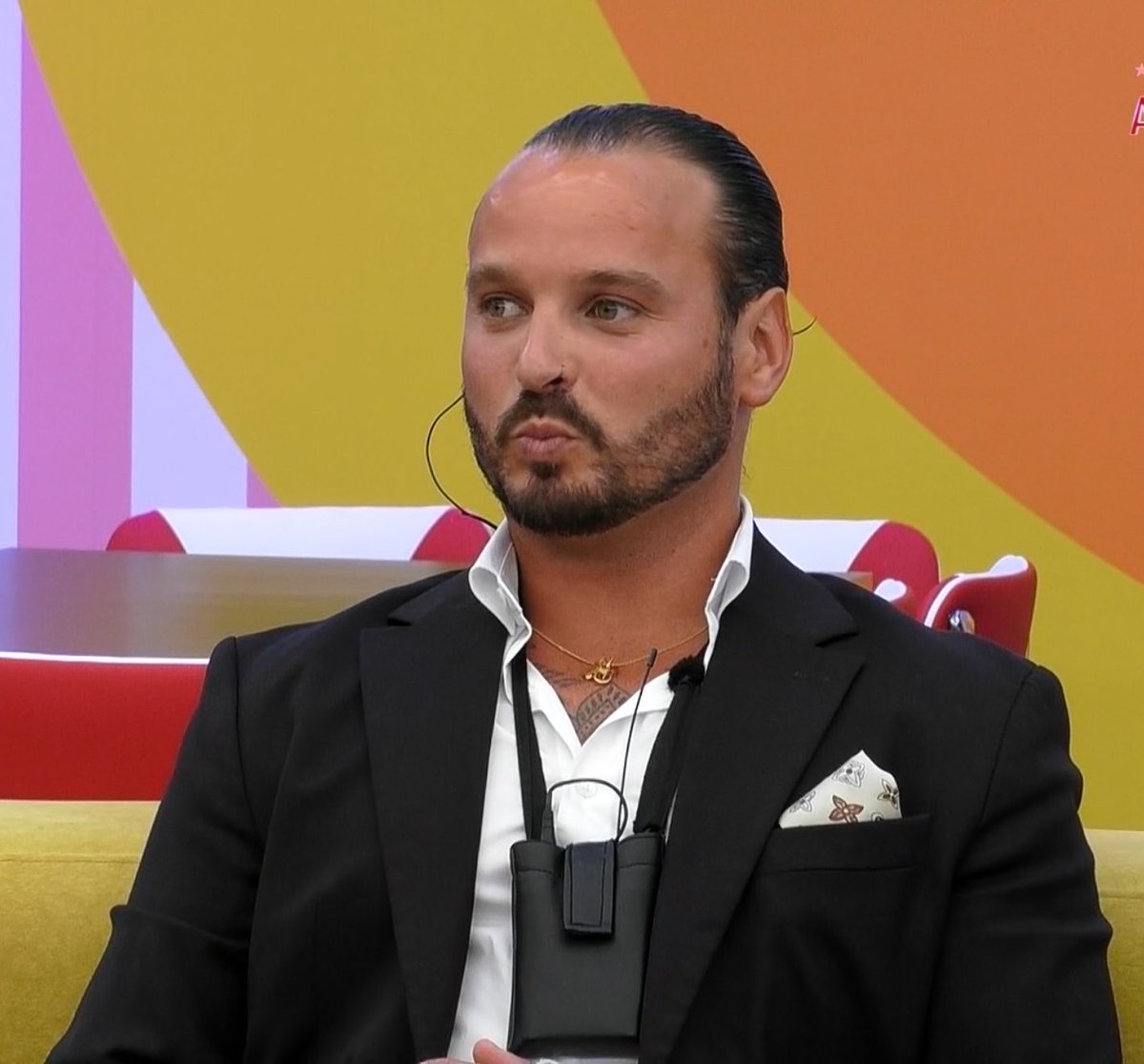 Raposomidia's tweet photo. Eu vivo para ter melões gratuitos na minha televisão 😭 #bbtvi https://t.co/Uv6P8YJORC