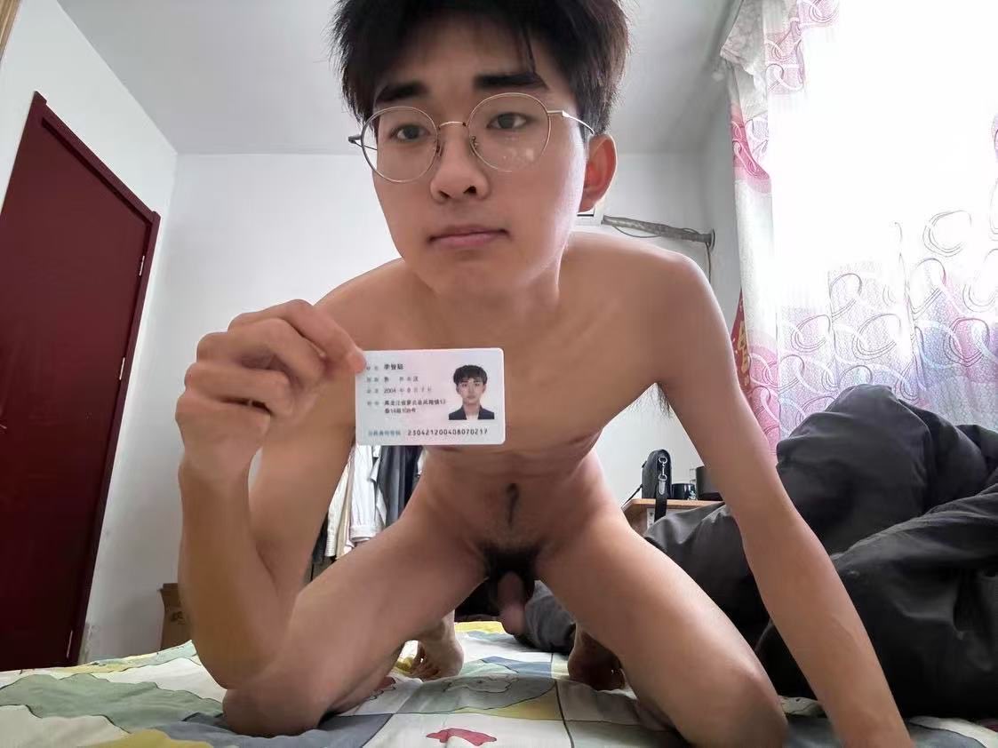 saningsss's tweet photo. 深夜逮捕一只傻逼曝光奴李智聪，花着钱求祖宗曝光的烂婊子🙄狗精代替大脑之后自产自销……小jb晃动的样子操你妈傻逼死了
#曝光 #自毁 #丧志 #公畜 #母畜 https://t.co/qN5XEMR5BL