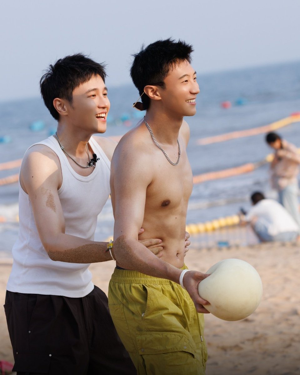 clingyteddy's tweet photo. #ProjectXYEP4 gotta be grateful to whomever had the idea to film this at a seaside location.. we get treated to eye candy every single ep!
Available on GagaOOLala..
#ProjectXY #CBL #BL https://t.co/82lg3ZF3V8