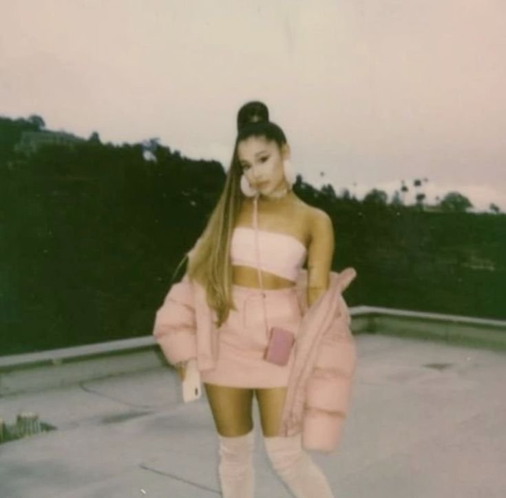 hanybutera's tweet photo. quero a ariana assim no vmas amanhã https://t.co/3faHUig75e