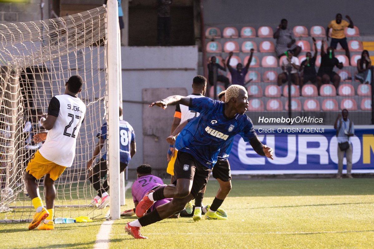 HomeBoyOfLaGos's tweet photo. Moment Sodia Ayoade equalizes for Sporting πͺπΎ
#SPLBAR #EUROMATCHNPFL #NPFL27 https://t.co/5eJ9zKtsp4