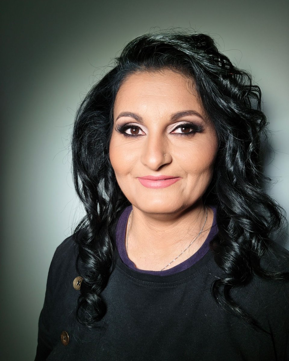 AshleeHoop1f's tweet photo. This time, my friend Rena dared to try a much bolder eye look—and it suited her perfectly. The best message came the next day: after so many hours, her makeup still looked flawless, and she didn’t even want to remove it. Thank you again for your https://t.co/KdASAJuMga