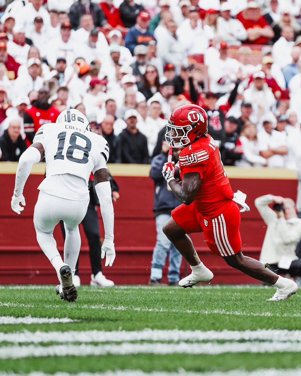 Utah_Football's tweet photo. .@WayshawnParker put on a show in that first half🍿

🔴 144 all-purpose yds
🔴 2 rush TD

#GoUtes | #RSNB https://t.co/d148c9vt6S