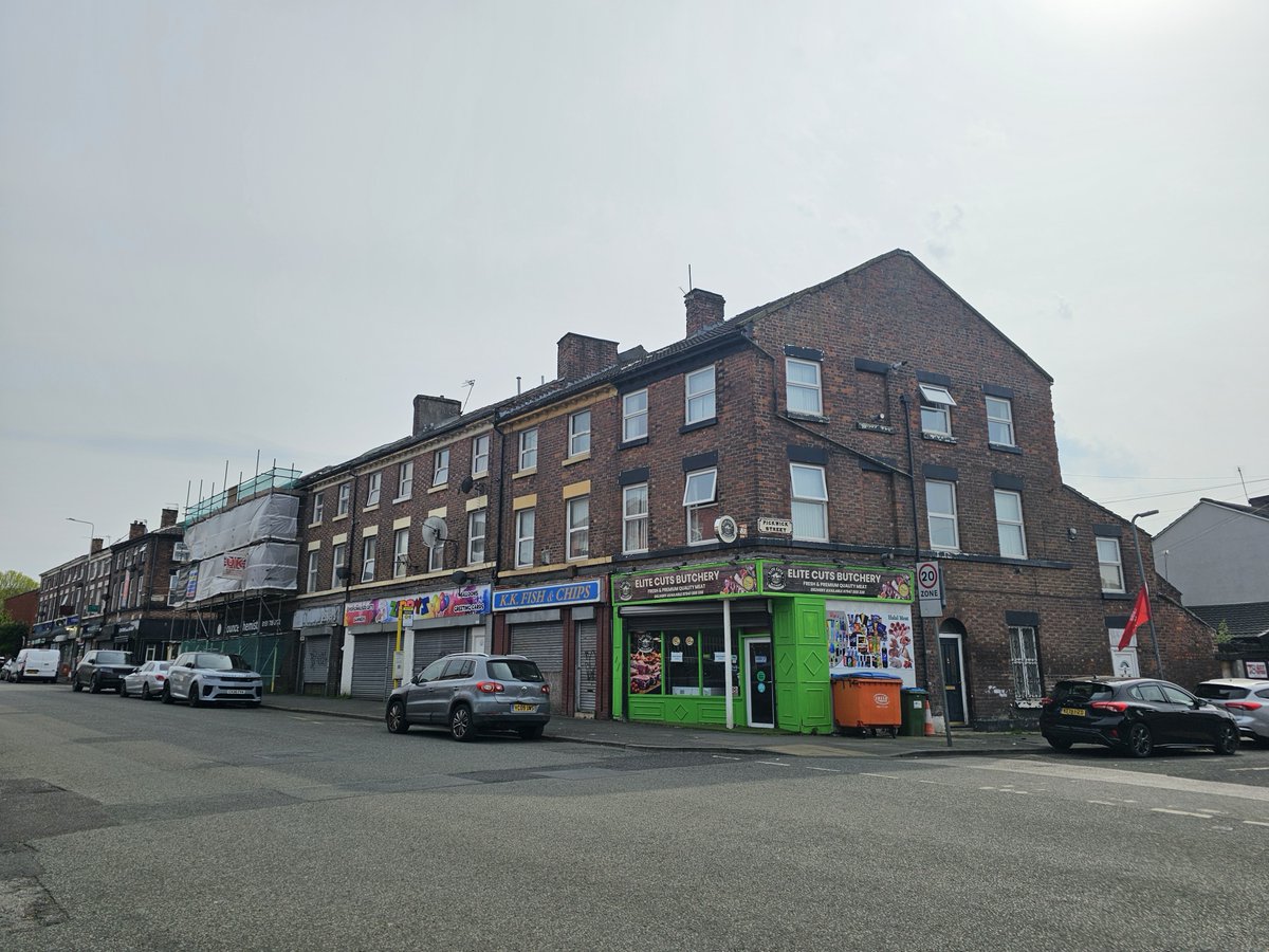 oldpicposter's tweet photo. Shops in Windsor Street L8 https://t.co/NY1f1fopTs