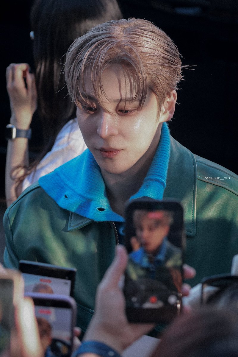 yunhorgy's tweet photo. 🔞🐶🐥\\ Age gap. Older, wealthy Yh who brings younger Mg to all of his parties and networking events. When Yh makes his rounds, talking to different people in the room, he always has a possessive hand resting on Mg’s hip. In return, Mg plays the role of arm candy well, + https://t.co/TjiZ7YPSfb