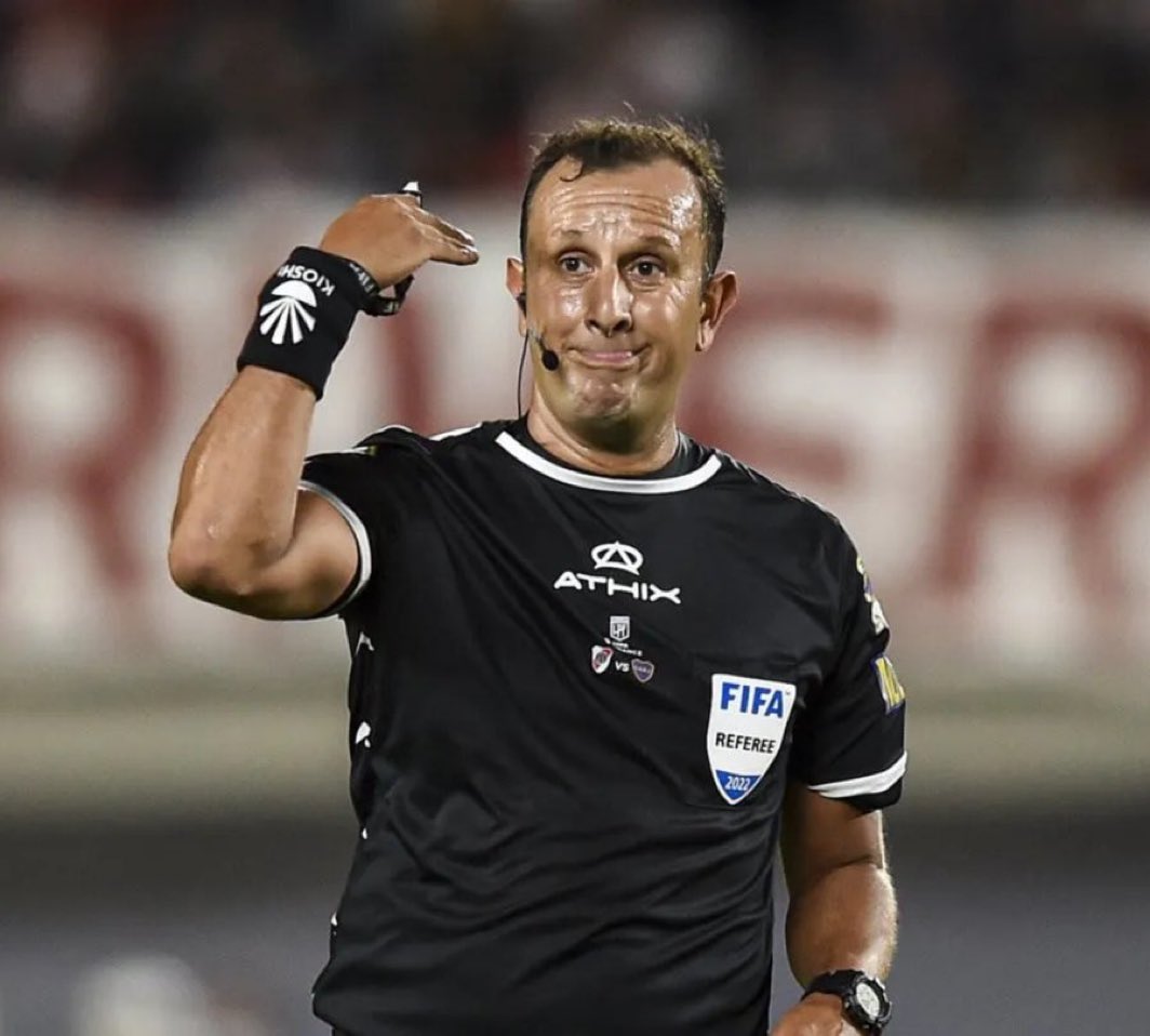 Estudionalytics's tweet photo. Responsable directo de uno de los partidos más oscuros del futbol argentino. Una mancha imborrable en un futbol lamentablemente podrido por culpa de la AFA y sus equipos favorecidos. Nuevamente Rosario Central. ¿Hasta cuánto vamos a aguantar esto?

Tristísimo todo. Lamentable. https://t.co/D9OnuMft0w