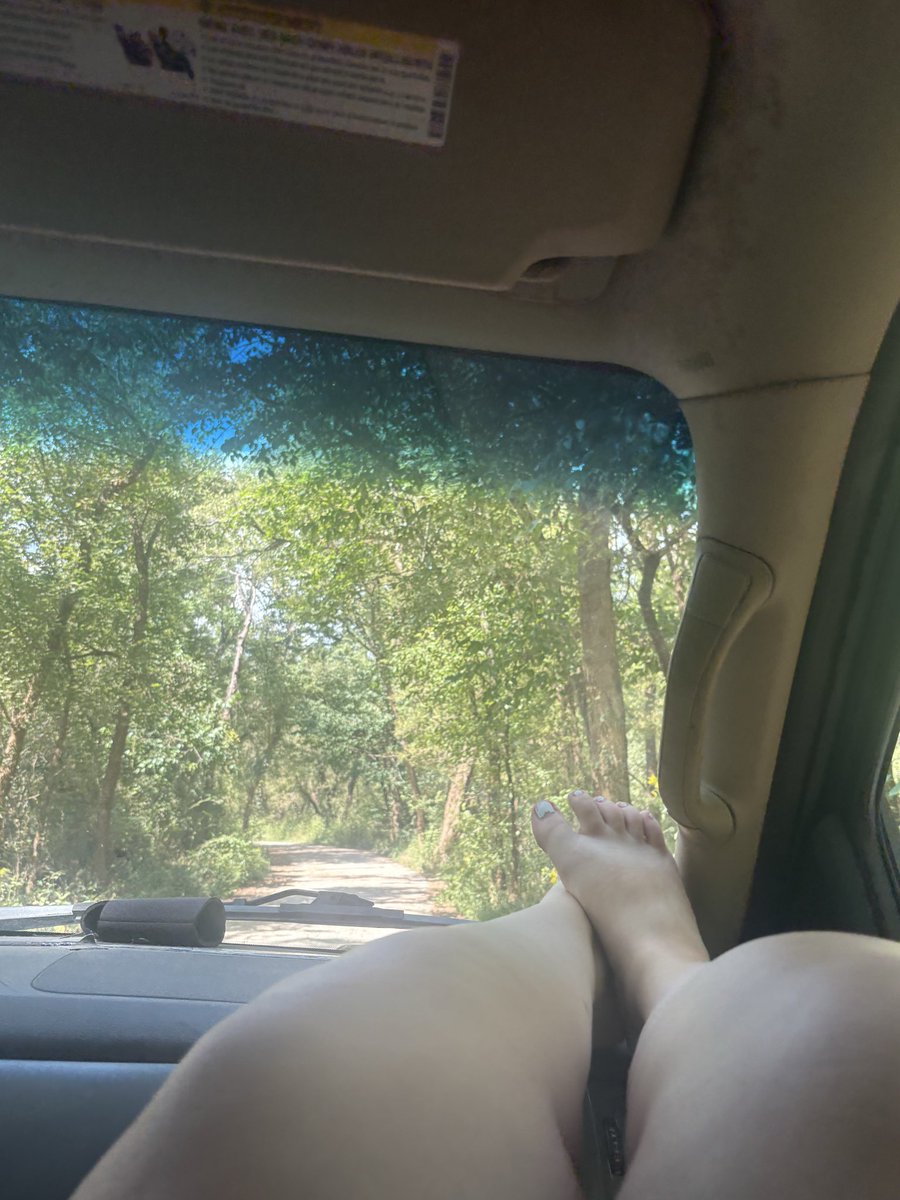 Les_lie618's tweet photo. Saturday drive anyone ? I bet you couldn’t make me finish by the next stop wanna test it 🤭🙈
 https://t.co/g5RFZoOD5b
https://t.co/RtkbT2QTLX

#foryou #pawg #feet #drive #public 
#onlyfans #fansley #x #nsfw #nsfwtwtًً https://t.co/D6wfAHwGJb