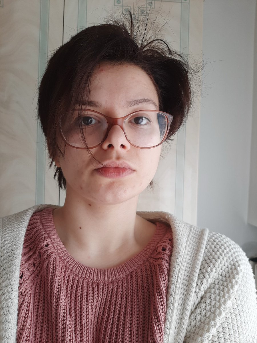 rosettebun's tweet photo. ah yes, when i had a different hair phase after one month 🧘🏻‍♀️😞 https://t.co/pxz3GsmSE5