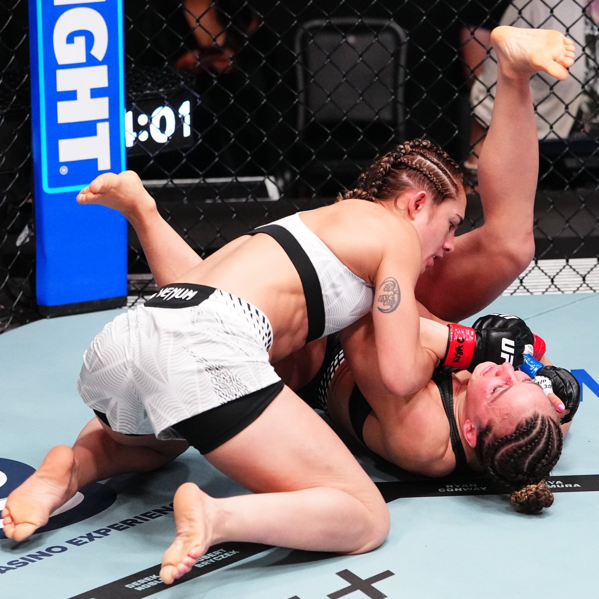#UFCVegas121 Official Result: Yazmin Jauregui defeats
Vanessa Demopoulos via KO at 1:02 of round 1.

Complete Prelim Results ➡️ <https://t.co/PrGJB0jNWF>

Compl