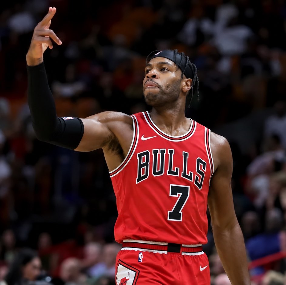 BullsMuse_'s tweet photo. Welcome to Chicago, Buddy! 🎡

@buddyhield https://t.co/n52FMzIAhY