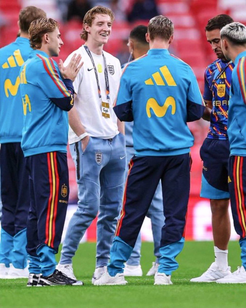 fcb_elias1's tweet photo. 🚨 GORDON REVEALS WHAT THE BARÇA BOYS TOLD HIM BEFORE KICK-OFF

“I was just saying hello to the Spain lads and they went straight into me,” Gordon told the press. “Rodri said, ‘Gordito, don’t even think about it today. You score against us and you’re getting the worst seat on the bus when you come back to Barcelona.’ 😂

“Pedri looked me dead in the eye and said, ‘If you score today, you better score the first week you come back to the squad. No “I was tired from international duty.” Flick will hear about this conversation.’ That was the deal they gave me , don’t show off today, and if something happens, I owe them when I get back to Barcelona.” 😂