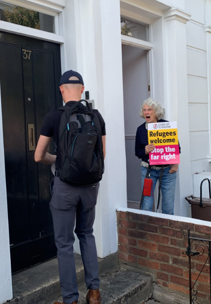 dave24144975's tweet photo. An elderly woman with little future left, holding a sign. "Refugees Welcome Here"

 A young Restore Britain canvasser on the same doorstep, with decades still ahead of him, trying to secure the kind of country she grew up in the 60s, 70s and 80s for himself and his people.

She grew up in the Britain people want back then; brands the lad on the step "far right" for wanting it too.

#RestoreBritain