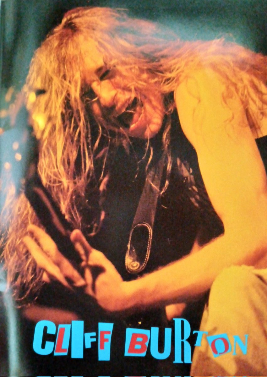 G9a0vTz3PPsDWlJ's tweet photo. METALLICA☠🌹
初来日が決まった時、まだクリフが亡くなる前だったので、パンフレットには、クリフ・バートンが…
今日は、クリフ・バートンの40回目の命日。 https://t.co/JIrJA6yoIs