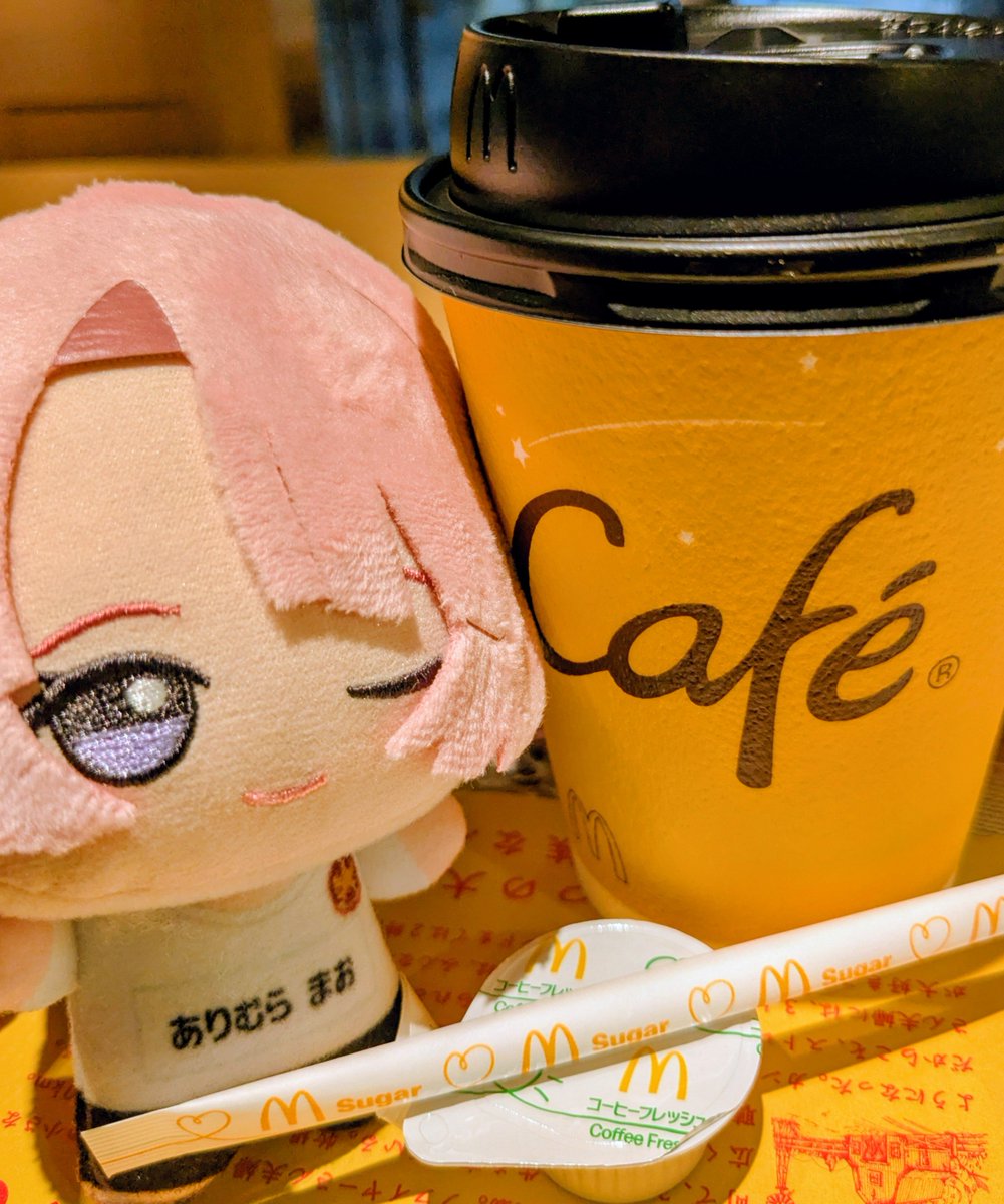 tobiuo_sumikaP's tweet photo. おは麻央☀
麻「P、聞きましたよ。急遽休日が減ったって。ほら、いつものコーヒー。
これで元気出してください。」 https://t.co/IM0QpRM3lc