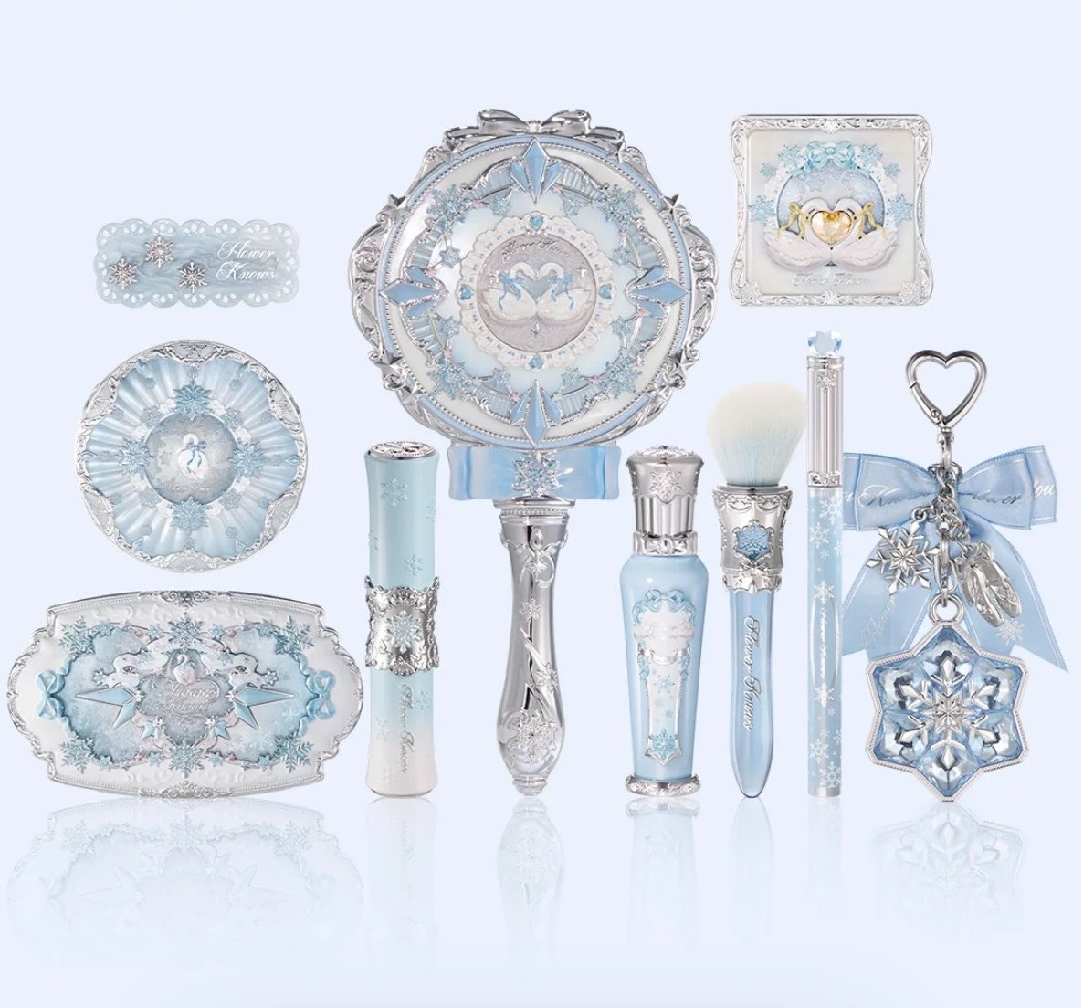 vialiette's tweet photo. i bought the new flower knows collection it’s so odette ♡ https://t.co/WiVmm5R1om