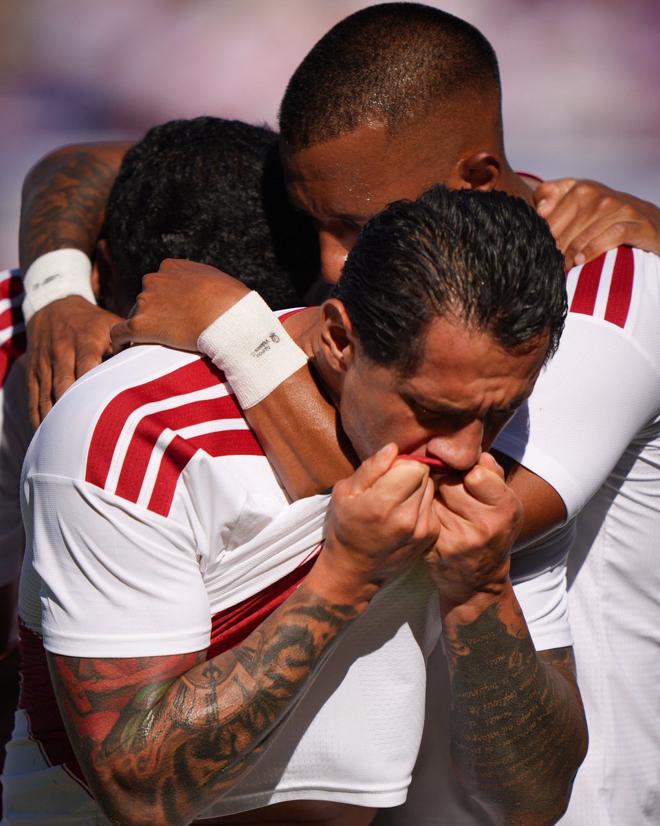 SeleccionPeru's tweet photo. 𝗔𝘀í 𝘁𝗲 𝗾𝘂𝗲𝗿𝗲𝗺𝗼𝘀 𝘃𝗲𝗿, 𝗟𝗔𝗣𝗔𝗚𝗢𝗟😍🇵🇪

Gianluca Lapadula volvió a decir presente con #LaBicolor 🇵🇪 y marca el empate 1-1 

#UnSentimientoQueNosUne https://t.co/KeUPWQ5aw8