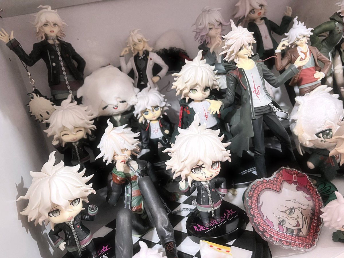 komaedapuke's tweet photo. Annual Danganronpa collection update!!!

Why do I keep making the bases of my figures so big? 🥲 https://t.co/xWjEFVvhT9