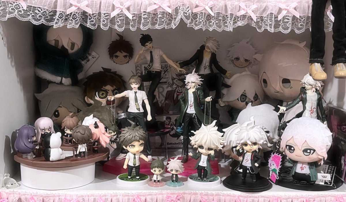 komaedapuke's tweet photo. Annual Danganronpa collection update!!!

Why do I keep making the bases of my figures so big? 🥲 https://t.co/xWjEFVvhT9