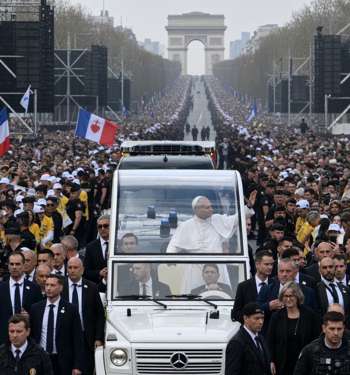 Jeremyakee's tweet photo. A lot has been written about Pope Leo’s visit to Paris and rightly so, but let’s just appreciate the gravity of this single photo. https://t.co/84W8LVuQL0