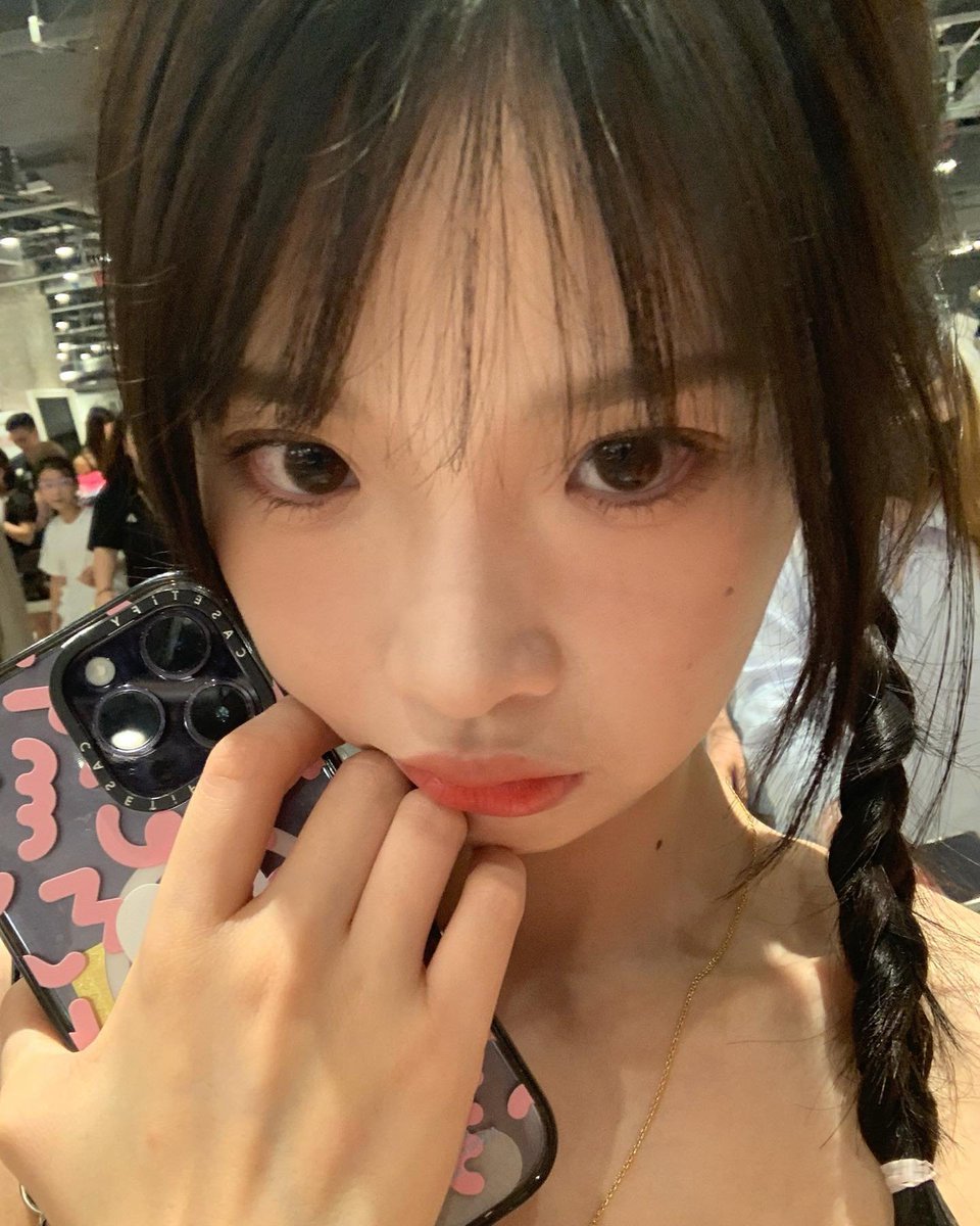 Miaoyid's tweet photo. Out here looking for some fun, what should I try? Give me your best ideas because I might actually take one. https://t.co/FGHalcYXib
