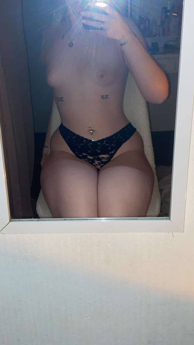 weaktoexpose's tweet photo. Loser submitting his slut gf https://t.co/e92hw6AOrH