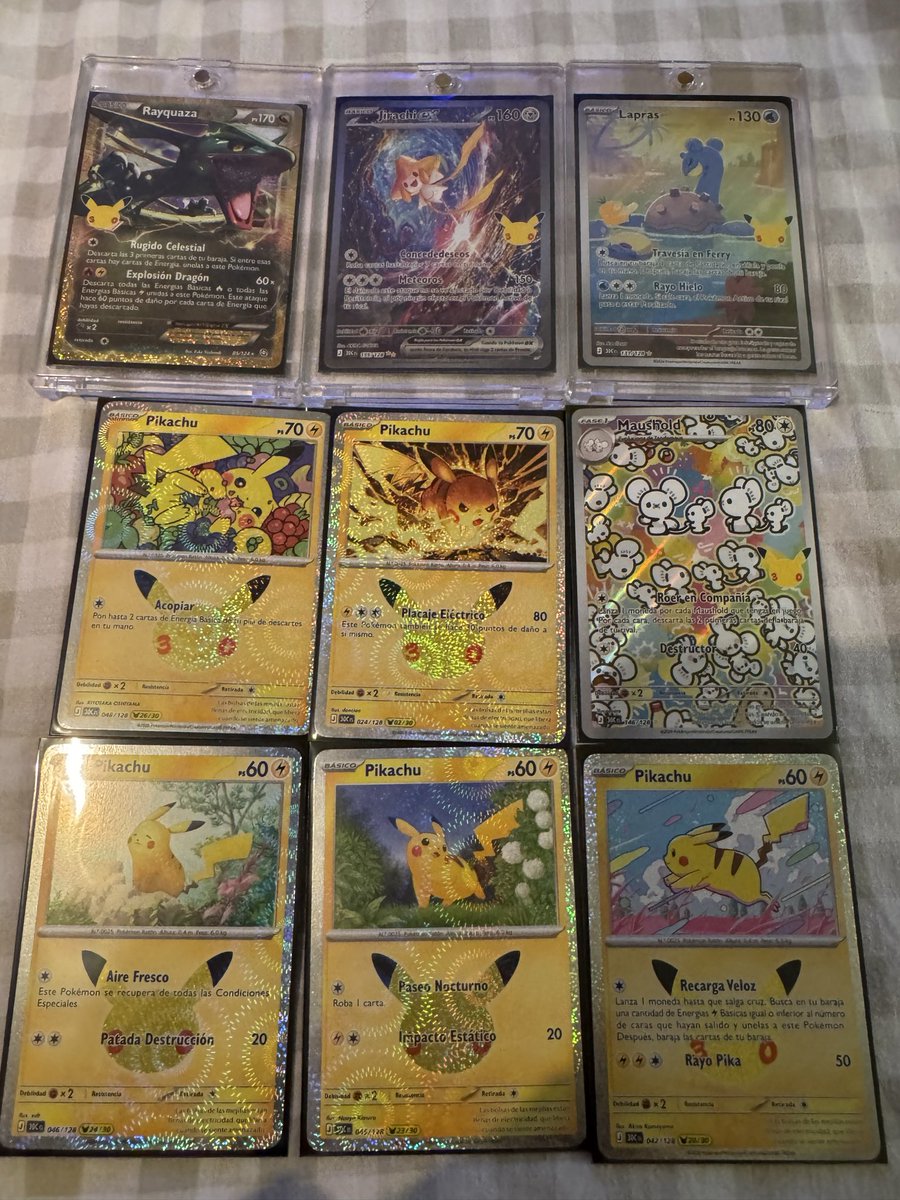 KozukiNanu's tweet photo. He abierto 6 sobres del 30 aniversario y creo que he agotado mi suerte para todo el set 🫪 #pokemon #PokemonCelebration #Pokémon #POKÉMONTCG https://t.co/PAL3Nv3oFJ