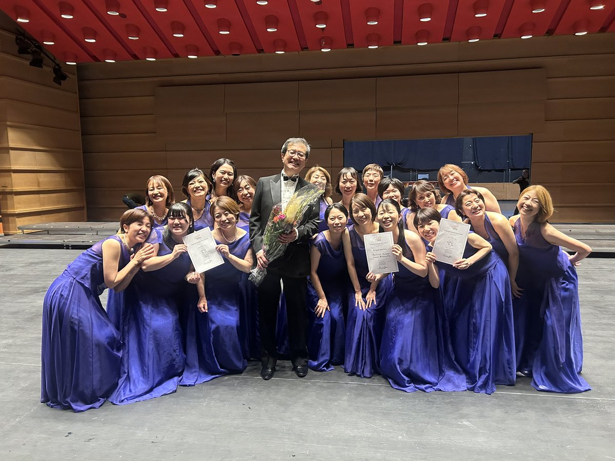 brilli_harmony's tweet photo. ‼️ 速報 ‼️

私たちBrilliant Harmonyは、ノルウェー・ベルゲンにて行われたGrieg International Choir Festivalの宗教音楽部門・女声合唱部門の両部門でカテゴリー1位、そして総合グランプリを受賞しました🏆💐

皆様の応援、本当にありがとうございました！

#松下耕 #BH_ベルゲン #女声合唱 https://t.co/4IMPrROzgH