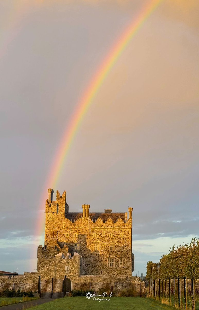 ThisIsIreland3's tweet photo. The Golds in Bremore ๐ฐ๐
๐Balbriggan, County Dublin - Ireland โ๏ธ
๐ธ Aaron Paul Photography
#Balbriggan #Ireland #Castle #Bremore #Dublin #Rainbow #Bremorecastle https://t.co/C1INrolhKp