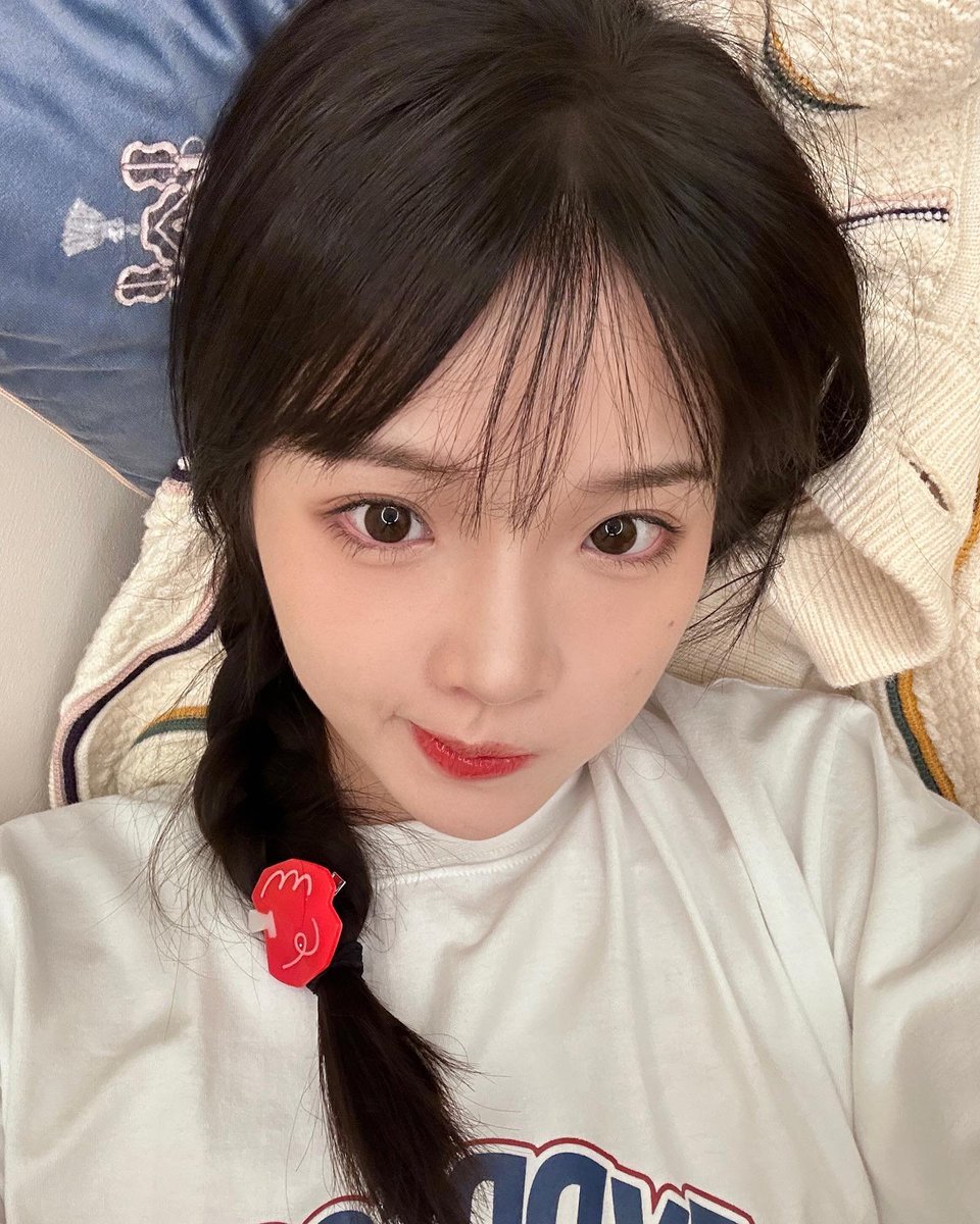 Miaoyid's tweet photo. Making sure everything is okay, with my best smile saved just for you. https://t.co/GOrM1csTFB