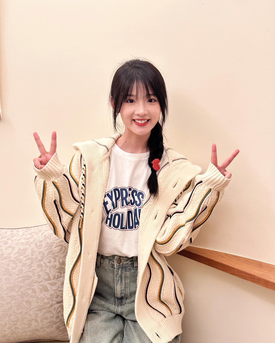 Miaoyid's tweet photo. Making sure everything is okay, with my best smile saved just for you. https://t.co/GOrM1csTFB