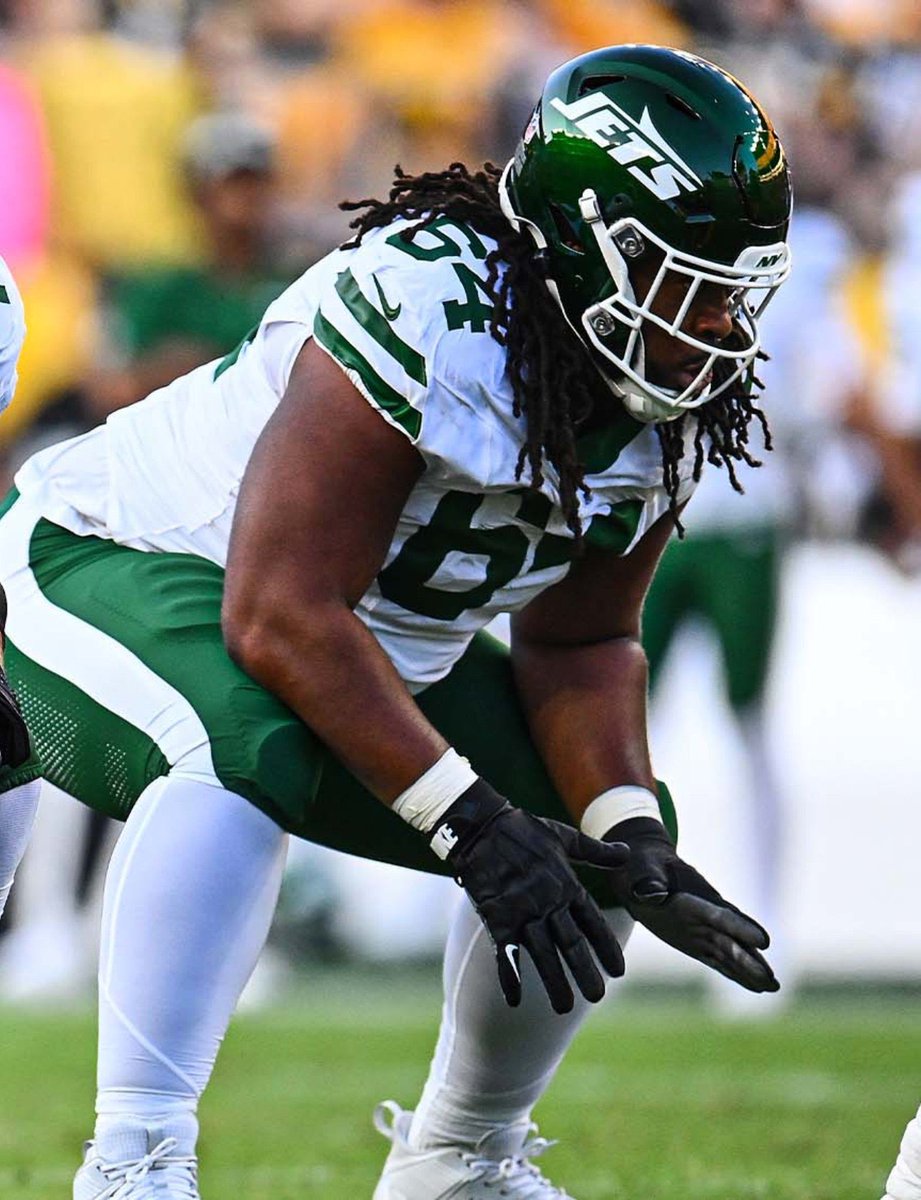 PolymarketBlitz's tweet photo. 🚨 UNDER-THE-RADAR: Jets LG Dylan Parham is currently PFF’s HIGHEST-GRADED guard in football.

92.8 grade.

Across 78 pass-blocking snaps:

• 0 sacks
• 0 QB hits
• 0 penalties https://t.co/riG4g17DQW
