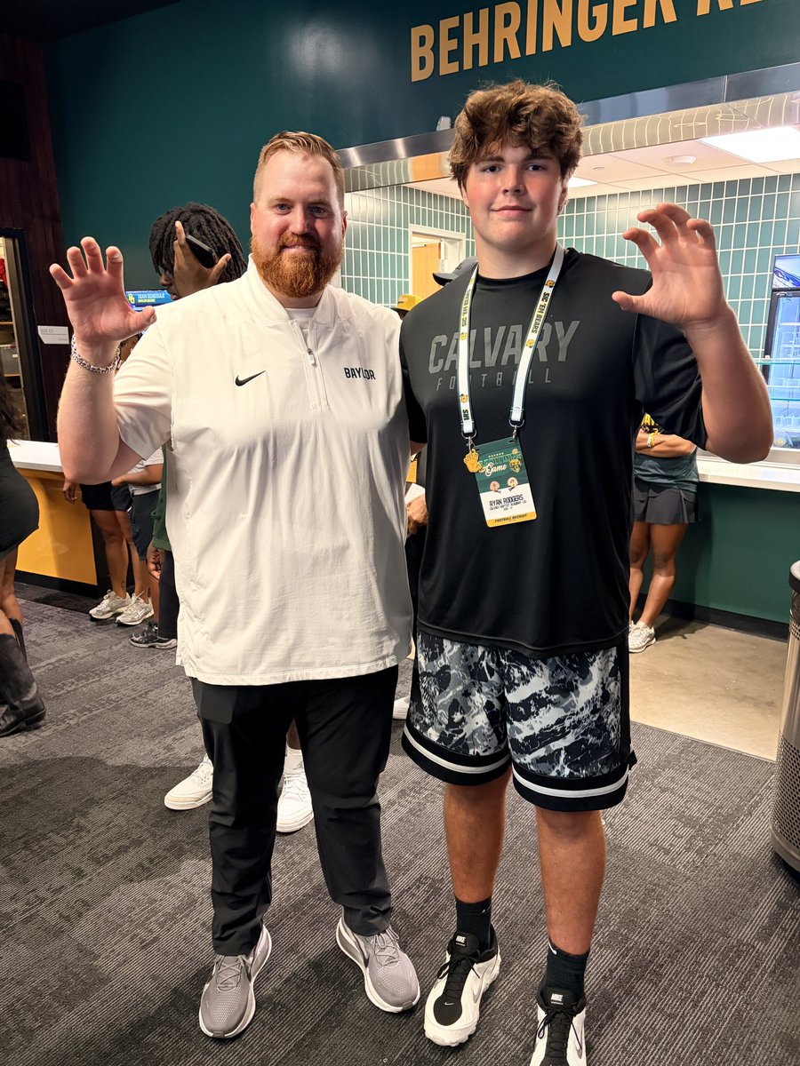 RyanRodger72728's tweet photo. Thanks @BUFootball for having me in Waco again!  That throwback fit 😮‍💨
@AustinWoods50 @AppleberryBU @EdParisJr @Cwatts64 @CoachDaveAranda 
@CalvaryRecruits @GeauxPrepsLA @RodneyGuin5 @rtskingdomtrain @ReggieBuchanan @MacCorleone74 @318Sports @TomLoy247 @adamgorney @MikeRoach247 @LAvsAllYall @ChadSimmons_ @samspiegs