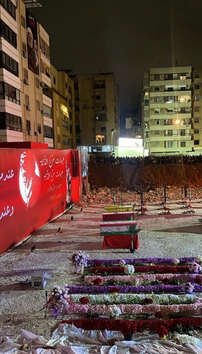 lilyFoz's tweet photo. سید حسن به شهادت رسید، اما پرچمی که برافراشت بر زمین نیفتاد.
مردی رفت که سال‌ها در برابر اشغال و سلطه ایستاد؛ اما صدایش، راهش و آرمانش در میان نسل‌های مقاومت باقی خواهد ماند.
نامت تا ابد ماندگار و راهت ادامه دارد .
پ ن: فیلم های ارسالی از بیروت همین الان . 
#انا_على_العهد 💛 https://t.co/vhiWpqODxg