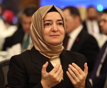 Esmaifti63's tweet photo. ❗️SON DAKİKA!

“AK Parti Genel Başkan Yardımcısı Fatma Betül Sayan Kaya, görevinden istifa etti…!

“Sürecin selameti ve iddiaların tüm yönleriyle açıklığa kavuşturulabilmesi amacıyla, tüm görevlerimden affımı Sayın Genel Başkanımızdan istedim.” https://t.co/2Hlh34H2c0