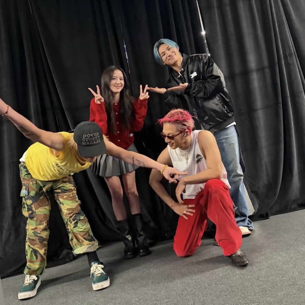 bigbangsarchive's tweet photo. JISOO instagram story with BIGBANG #빅뱅 https://t.co/0heoHRkHvE