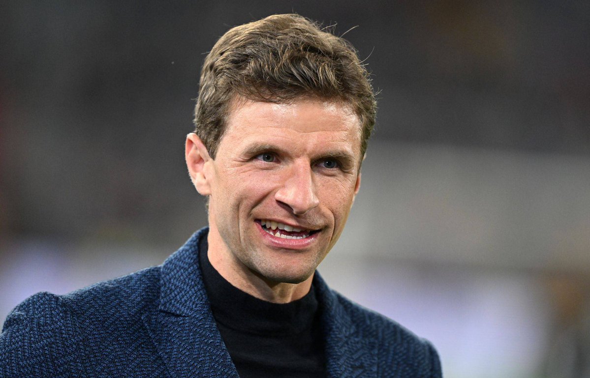 GoalsideX's tweet photo. 🚨🎙️ THOMAS MÜLLER ON ENGLAND’S 3-2 DEFEAT TO SPAIN:

🗣️“England will never learn.

You are playing Spain at Wembley, you take a 2-1 lead, and instead of controlling the game, you allow Spain to come back and take everything from you. This is exactly what happened against Argentina. Different opponent, same problem.

And then I look at the decisions from Thomas Tuchel and I honestly don’t understand them.

Why is Bukayo Saka allowed to stay on for almost the entire match when he is offering almost nothing? He was ghosting through the game. If your winger is having that kind of performance, you change it early and bring fresh energy into the attack.

Anthony Gordon had scored the goal that brought England back into the game. He was giving Spain problems. He was direct, aggressive and actually looked dangerous.

Yet somehow Gordon is the player you decide to take off while Saka stays on.

How does that make sense?

This is not about protecting one player. This is about making decisions based on what is happening on the pitch.

England had the momentum. They had the lead. They had Wembley behind them. And somehow Tuchel allowed the game to turn against them again.

At 2-1, England should have been asking how they were going to finish Spain off.

Instead, they started looking like a team waiting to be punished.

And they were.

Tuchel was brought to England because he was supposed to be the manager who could make the difference in these moments. But twice now, when England have had the advantage against elite opposition, the team has lost control.

How many warnings does he need?

If you have players like Kane, Bellingham, Saka, Gordon and the rest of this squad, and your answer to pressure is to sit back and hope the game survives, then perhaps the problem isn’t the players.

Perhaps England simply have the wrong manager.

Tonight was not just a defeat.

It was another reminder that England still don’t know how to close out the biggest games.

And that responsibility starts with Thomas Tuchel.”