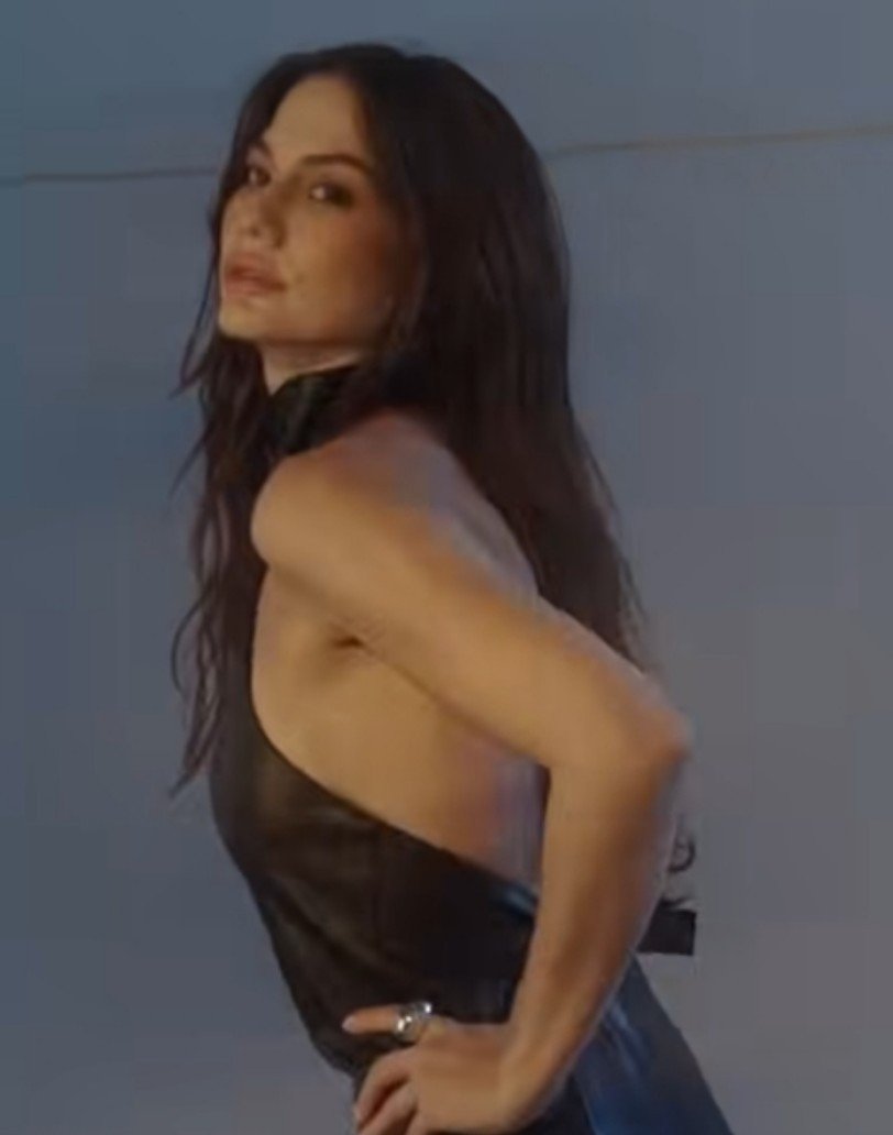 itshighart's tweet photo. drop these Demet Özdemir pics rn https://t.co/krExeu3J0s