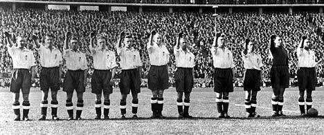 Ciaran_O's tweet photo. English 'journalist' thinks she's making a gotcha point here.

Now, Nicole - here's England playing Germany in 1938, and giving a full team HH salute. Comments?

I'll wait... https://t.co/yGJtJ5Kqzl