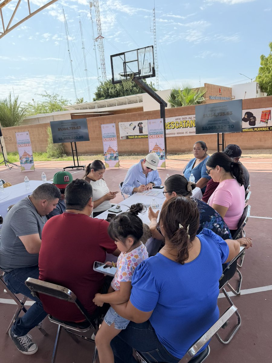 RamonCorralA's tweet photo. Hoy estuvimos en Bahía de Kino, escuchando a vecinas y vecinos en la Asamblea del Presupuesto CRECES. 🙌☀️

Un espacio para compartir ideas y propuestas que ayuden a mejorar su comunidad. https://t.co/QujIYZFzxx
