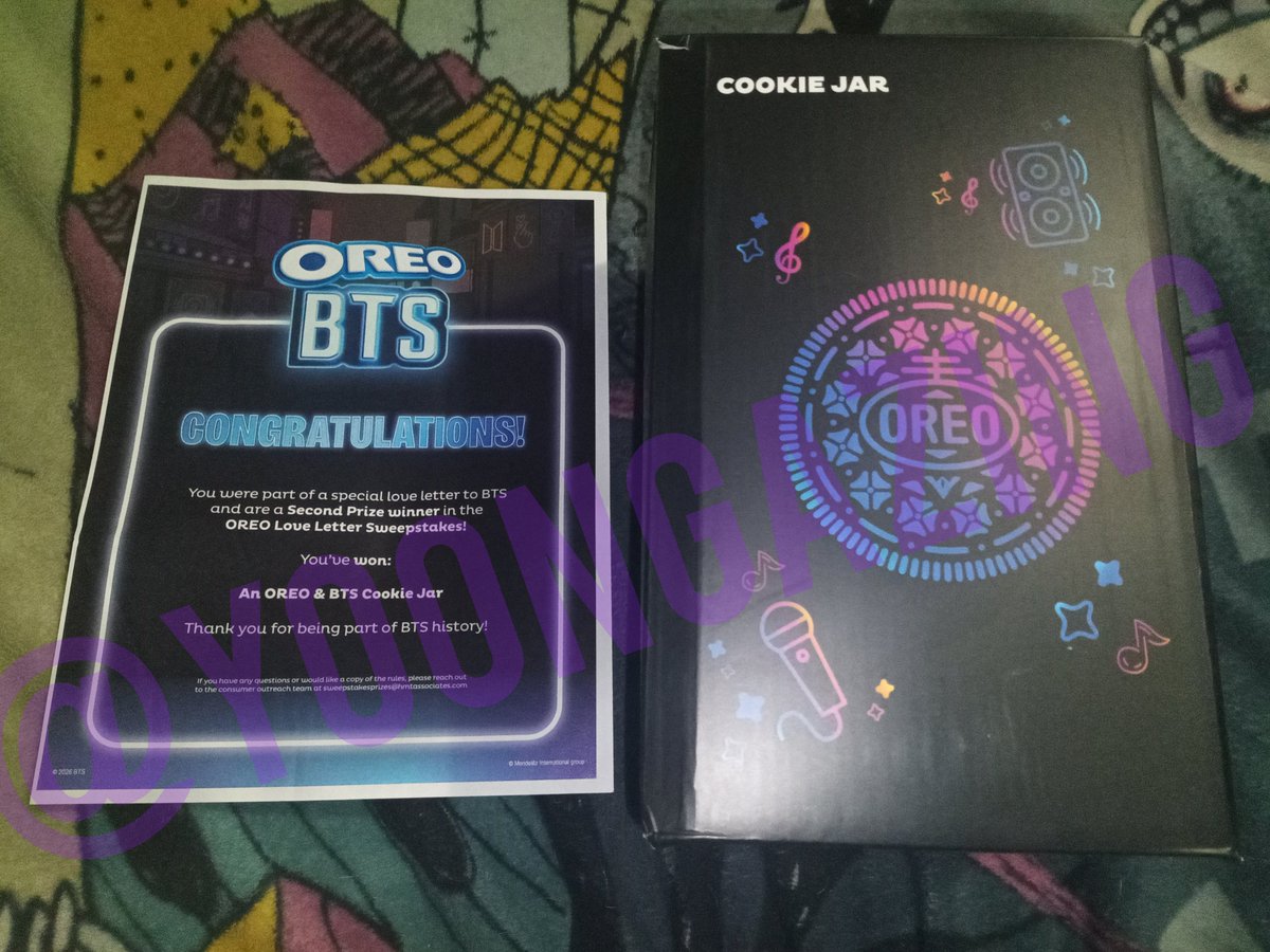 yoongazing's tweet photo. Guys!!! 

I won an Oreo x BTS cookie jar from the love letter sweepstakes 🥹💜

I was one of 240 winners for the cookie jar I just... I'm so happy 😭😭

#bts #btsoreo #btsxoreos https://t.co/76wFONsB6a