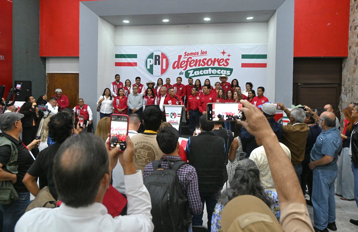alitomorenoc's tweet photo. En conferencia de prensa en Zacatecas, presentamos el trabajo que estamos haciendo desde el PRI y levantamos la voz con firmeza para defender a las familias mexicanas.

Vamos a defender su seguridad, su trabajo, su patrimonio y el futuro de sus hijos. Esa es nuestra causa y ahí vamos a estar siempre, de frente, sin miedo y dando la batalla por Zacatecas y por todo México.