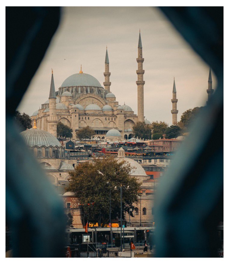 TamgaSanat's tweet photo. Bir Reddit kullanıcısının objektifinden İstanbul kareleri. https://t.co/DCzj07P4Uj