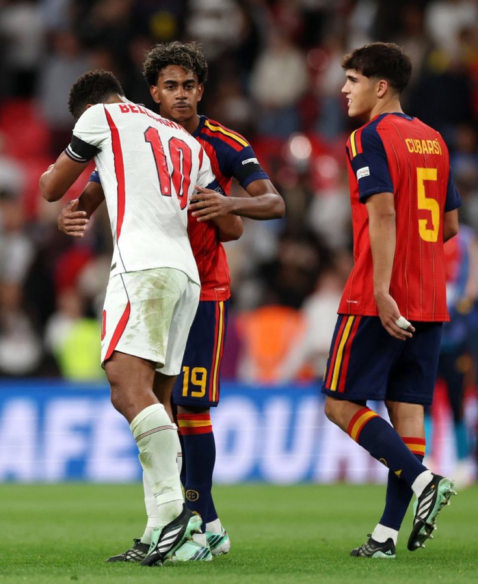 UTDMarcel's tweet photo. You just know Bellingham has been waiting for this moment 😭😭 The way he hugged Lamine Yamal like he was meeting his idol 😂 https://t.co/YCaO0rixGl