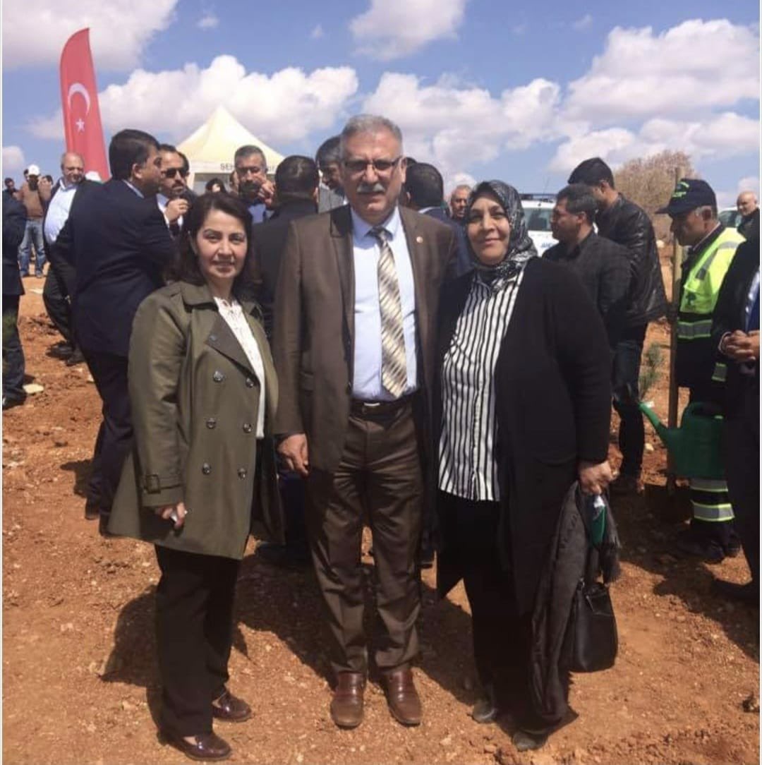 kilichulya_'s tweet photo. Bazı insanlar aramızdan ayrılsa da bıraktıkları iz, hatıraları ve hizmetleri yaşamaya devam eder.

Merhum Milletvekilimiz Abdülkadir YÜKSEL’i vefatının sene-i devriyesinde rahmet, minnet ve dualarla yâd ediyorum.

Rabbim mekânını cennet, makamını âli eylesin. Geride bıraktığı ailesine, sevenlerine ve dava arkadaşlarına sabır ihsan eylesin.

Ruhu şad, mekânı cennet olsun. 🤲🏻