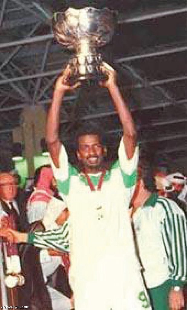 f14000sa's tweet photo. @nzihhh2025 ههه ماجد أحمد عبدالله شهد له الملك فهد ومن يشهد له الملوك يكون اسطوره غصب عن الجاهلين و ماجد حمل كاس قارة اسيا واسحق لقب الاسطوره بينما غيره يرسل المنتخب للملاحق وغم ربعه يصنعوه اسطوره ورقيه .. عيب فشلتونا عالميا بهالعقليه الجاهله https://t.co/WwsEabM92q