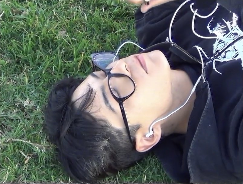 _baddreamz's tweet photo. jamin con lentes chicos esto es demasiado para mi https://t.co/uj6cTwXHqX